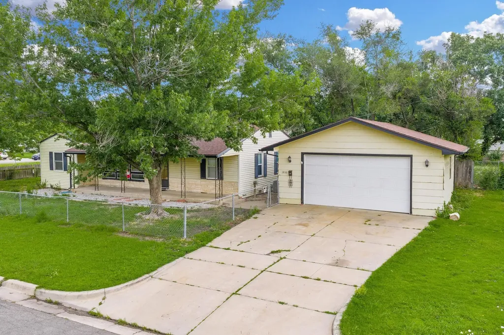 1816 W 29th Wichita KS 67217