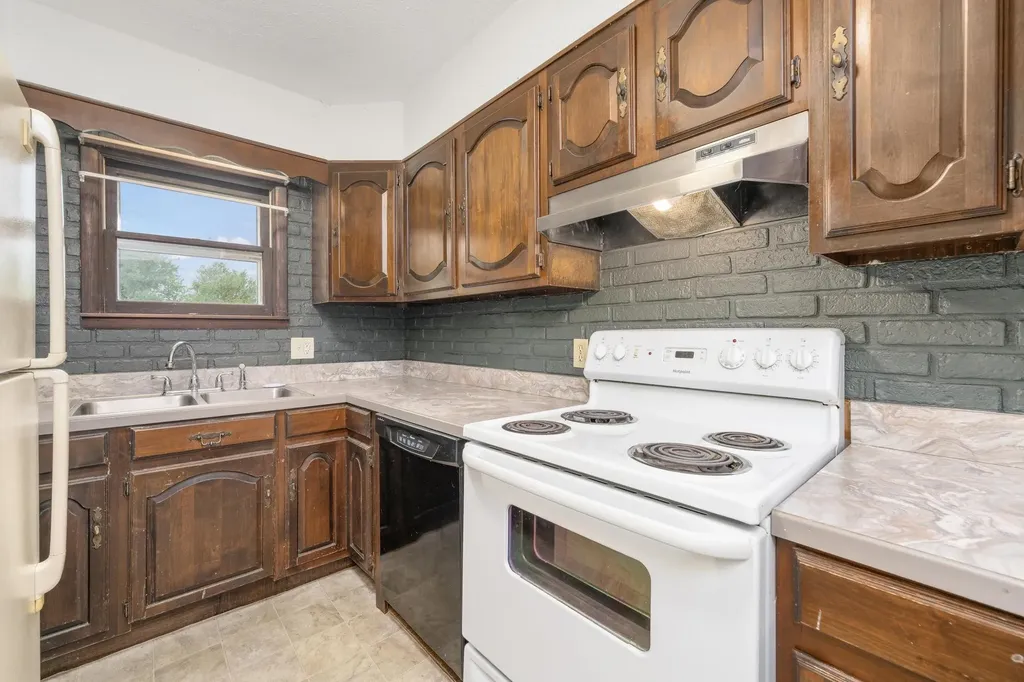 1816 W 29th Wichita KS 67217