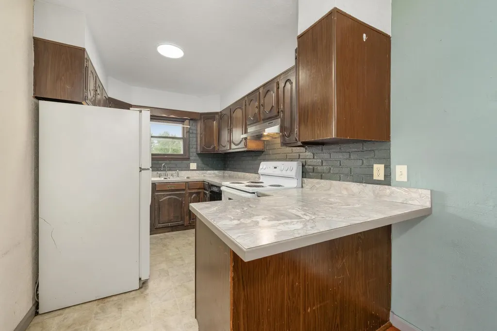 1816 W 29th Wichita KS 67217