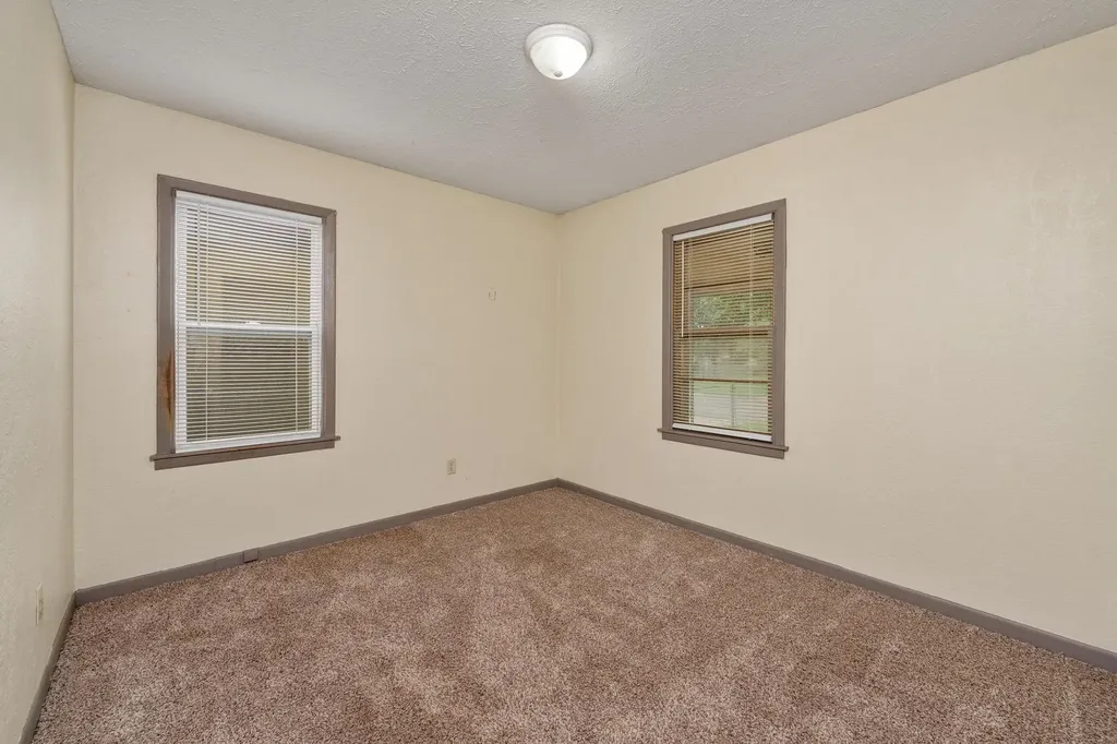 1816 W 29th Wichita KS 67217