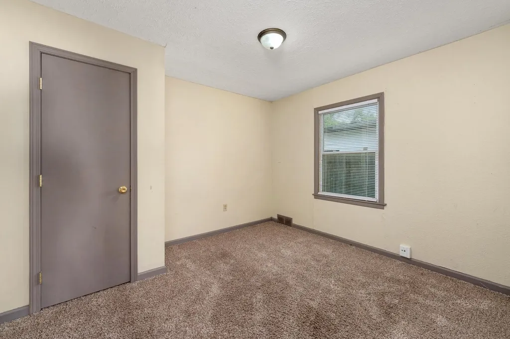 1816 W 29th Wichita KS 67217