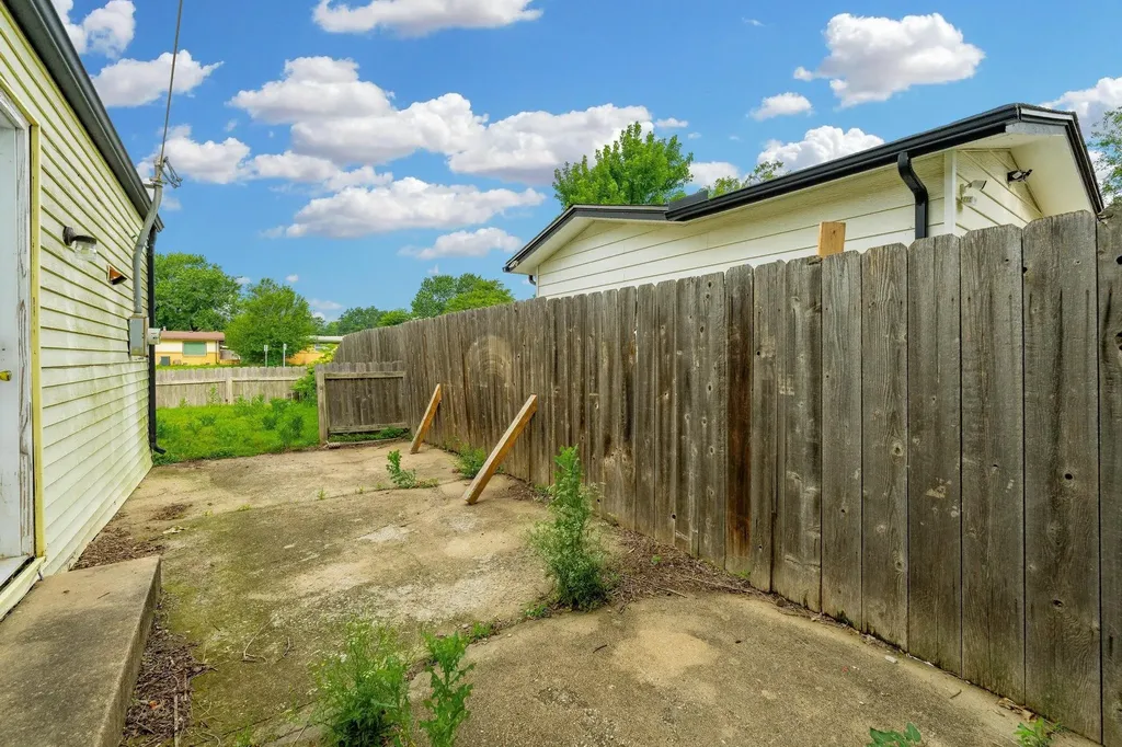 1816 W 29th Wichita KS 67217