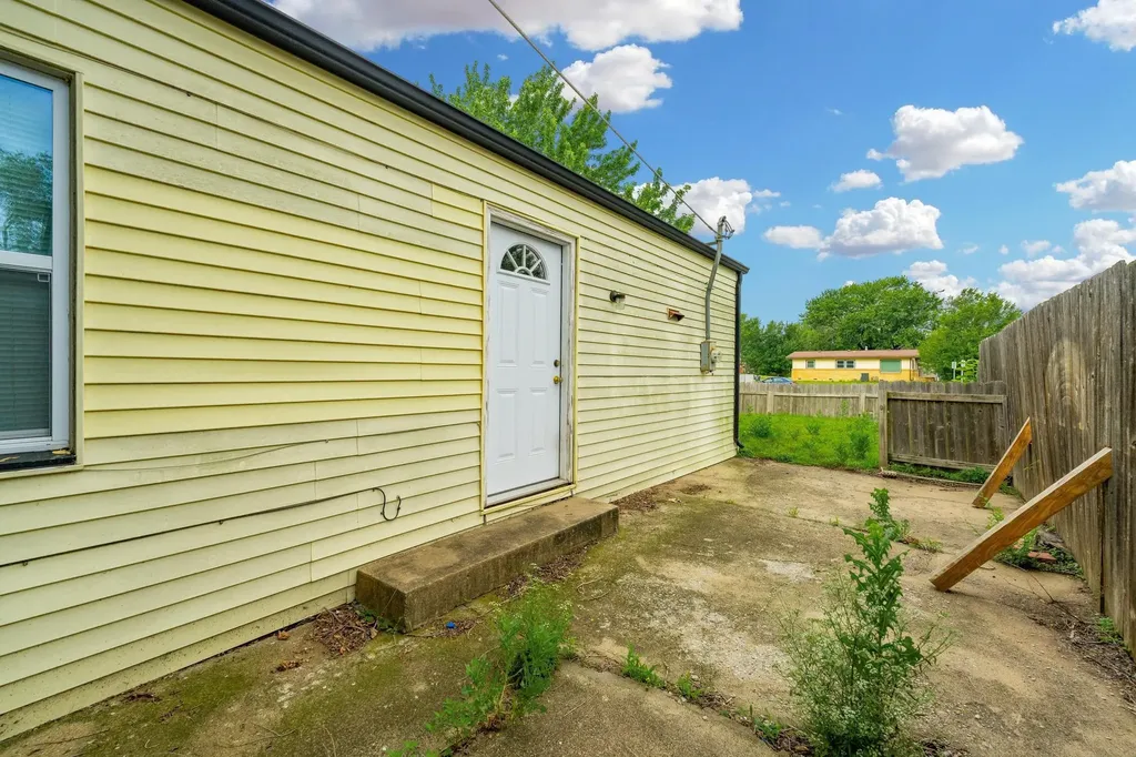 1816 W 29th Wichita KS 67217
