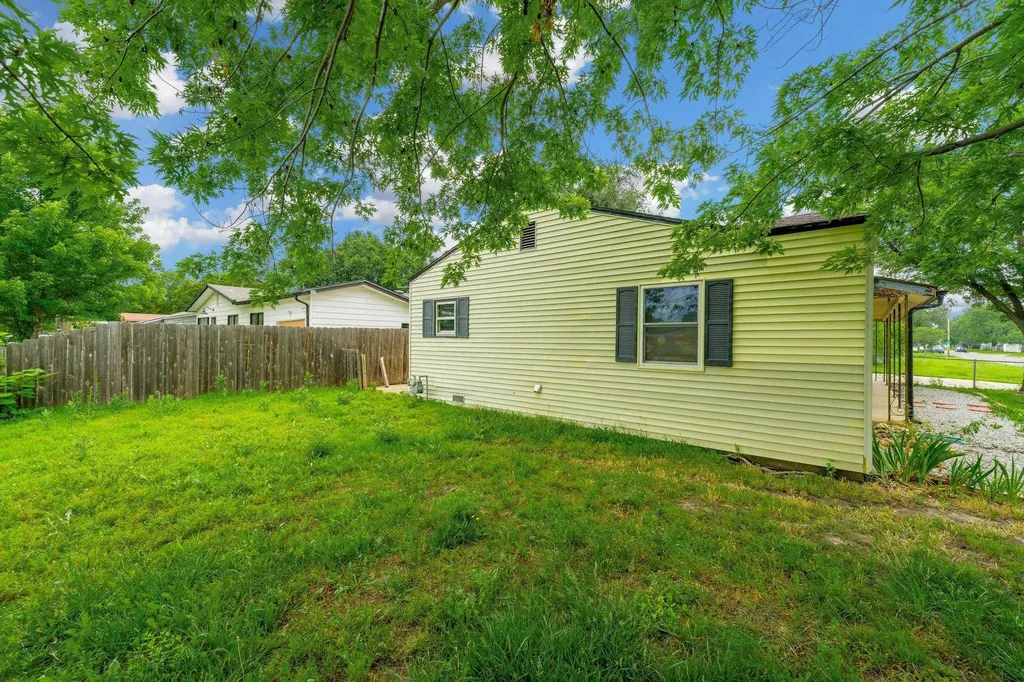 1816 W 29th Wichita KS 67217