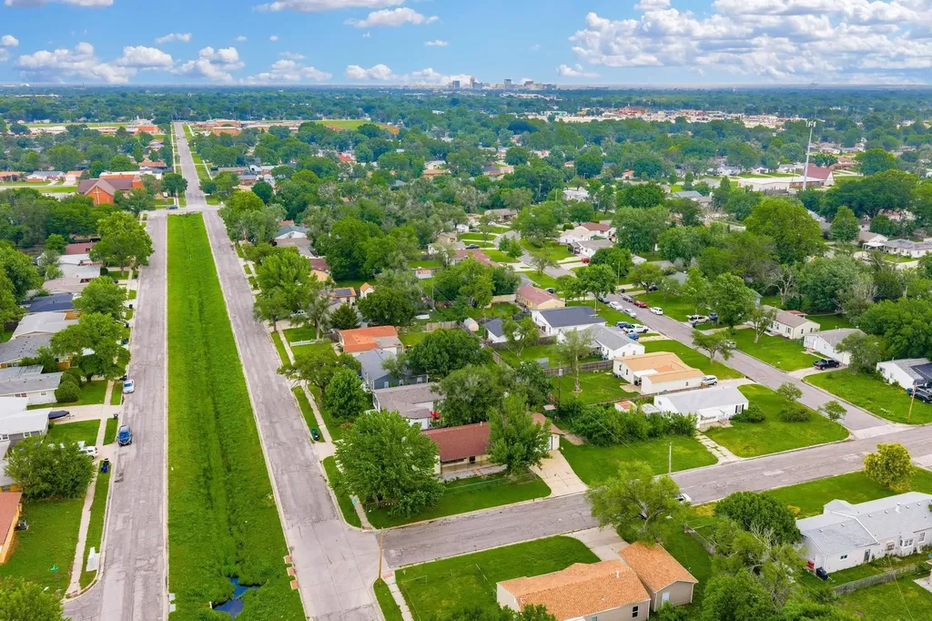 1816 W 29th Wichita KS 67217