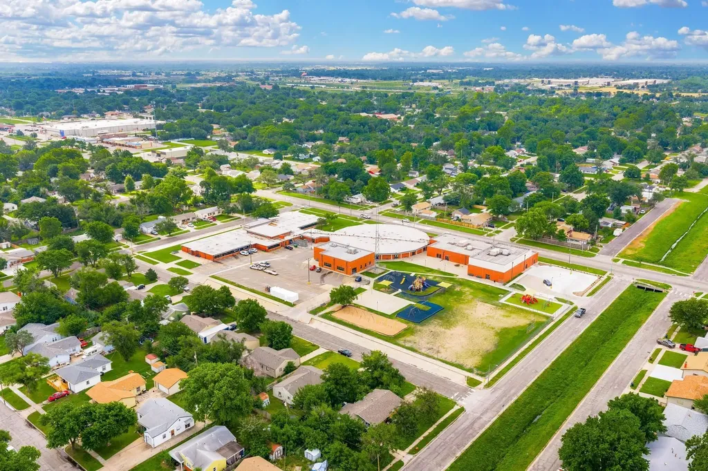 1816 W 29th Wichita KS 67217