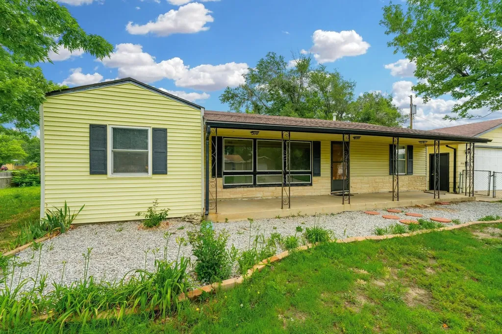 1816 W 29th Wichita KS 67217