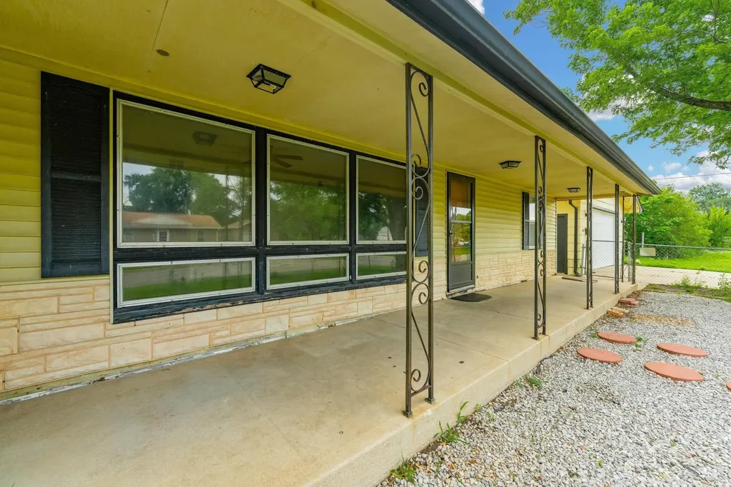 1816 W 29th Wichita KS 67217