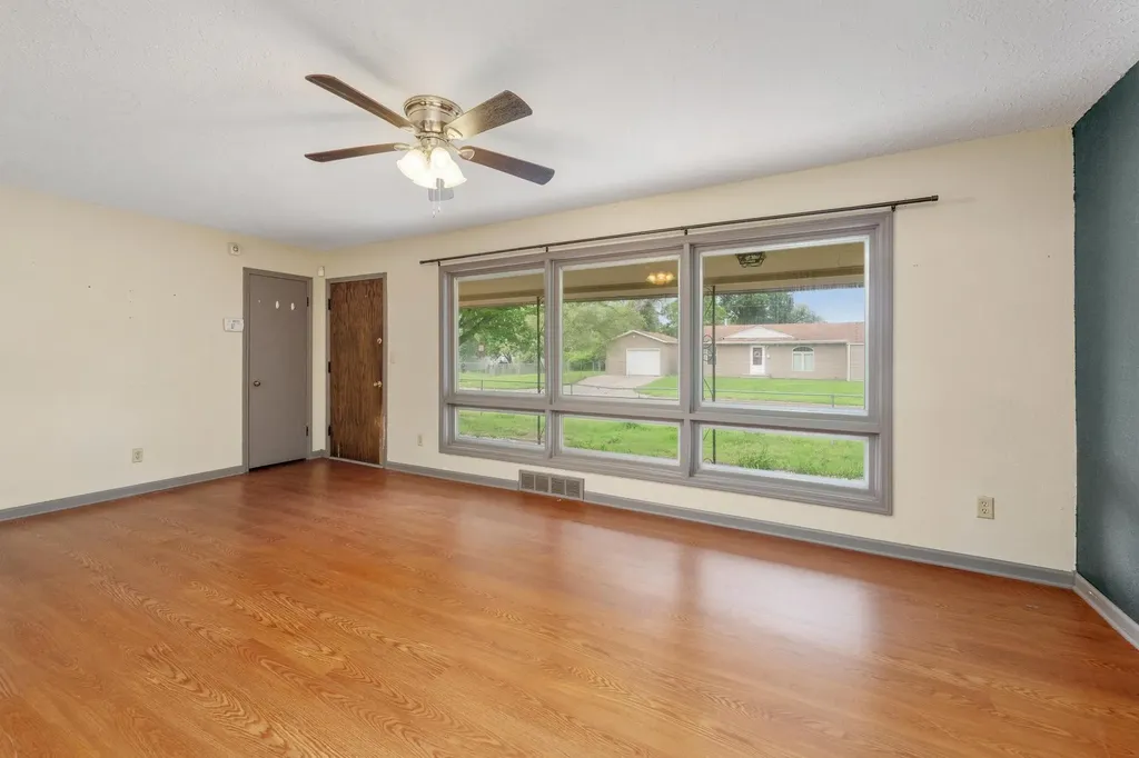 1816 W 29th Wichita KS 67217