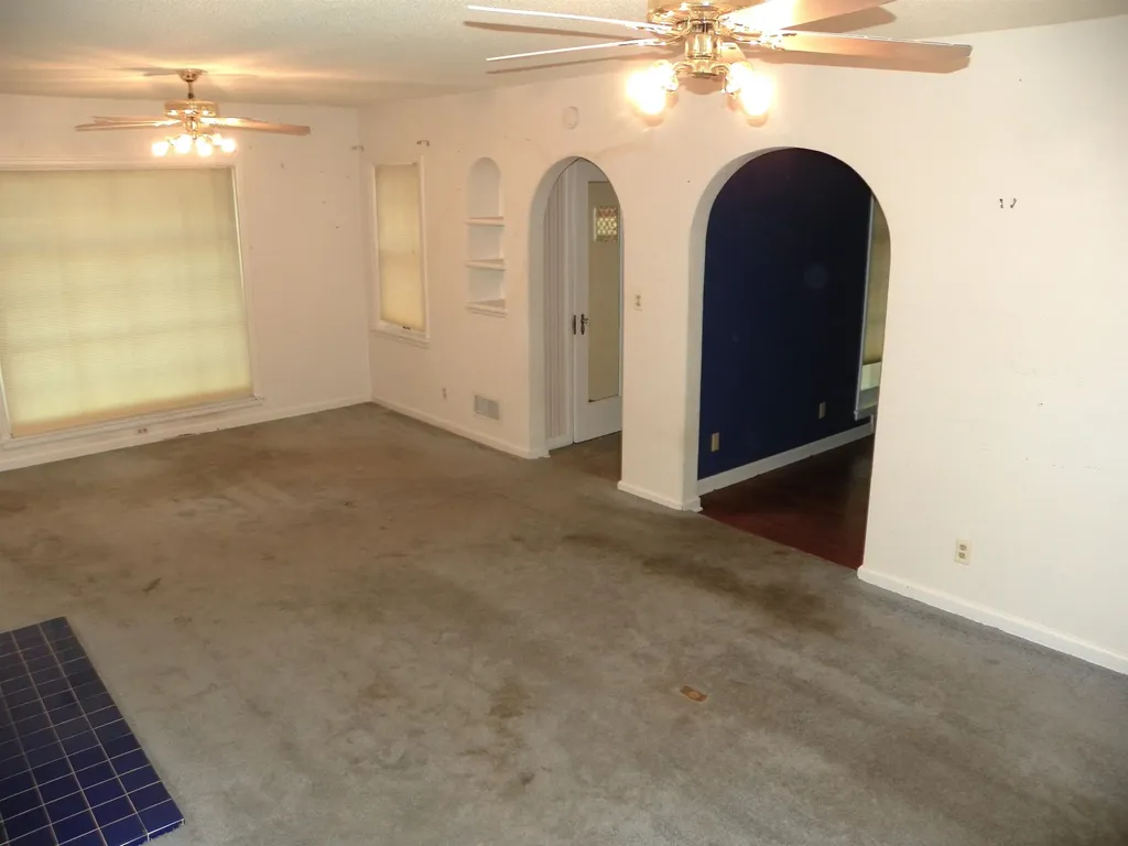 207 N Parkwood Lane Wichita KS 67208-4144