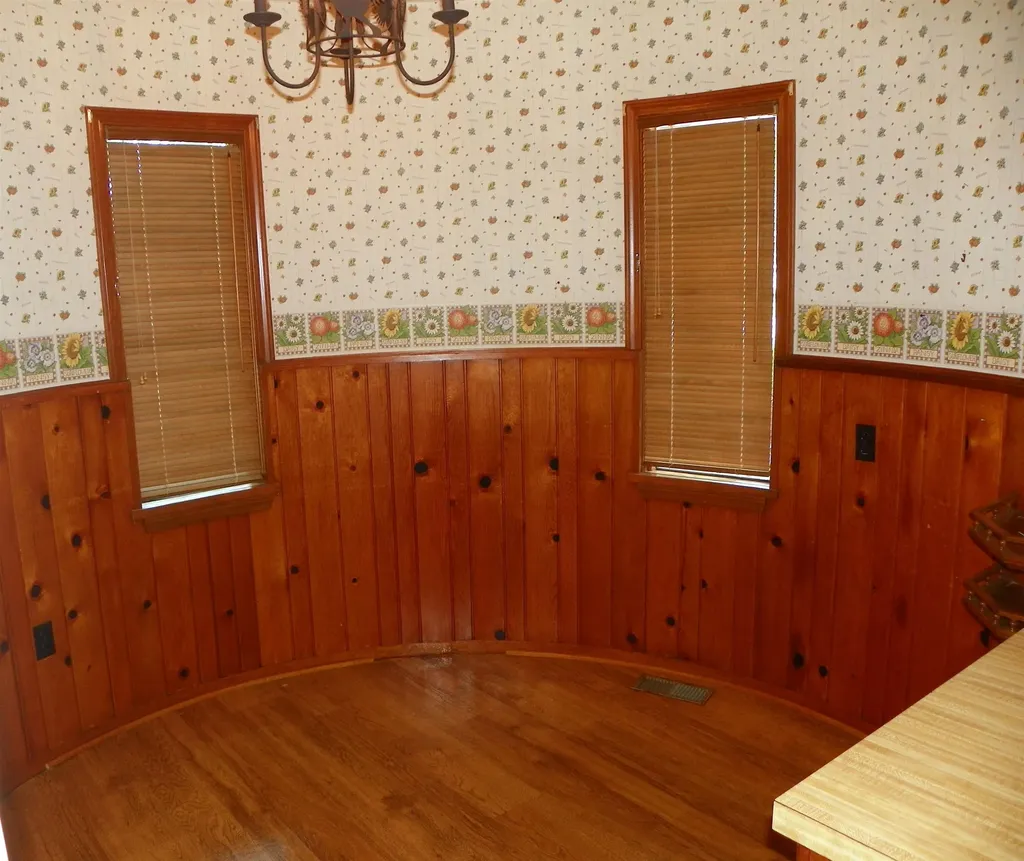 207 N Parkwood Lane Wichita KS 67208-4144