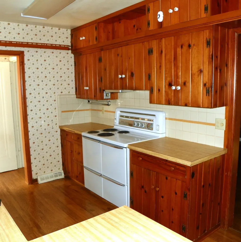 207 N Parkwood Lane Wichita KS 67208-4144
