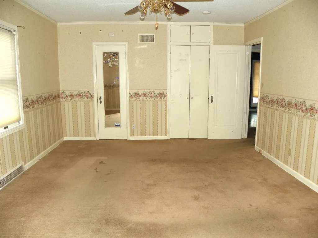 207 N Parkwood Lane Wichita KS 67208-4144