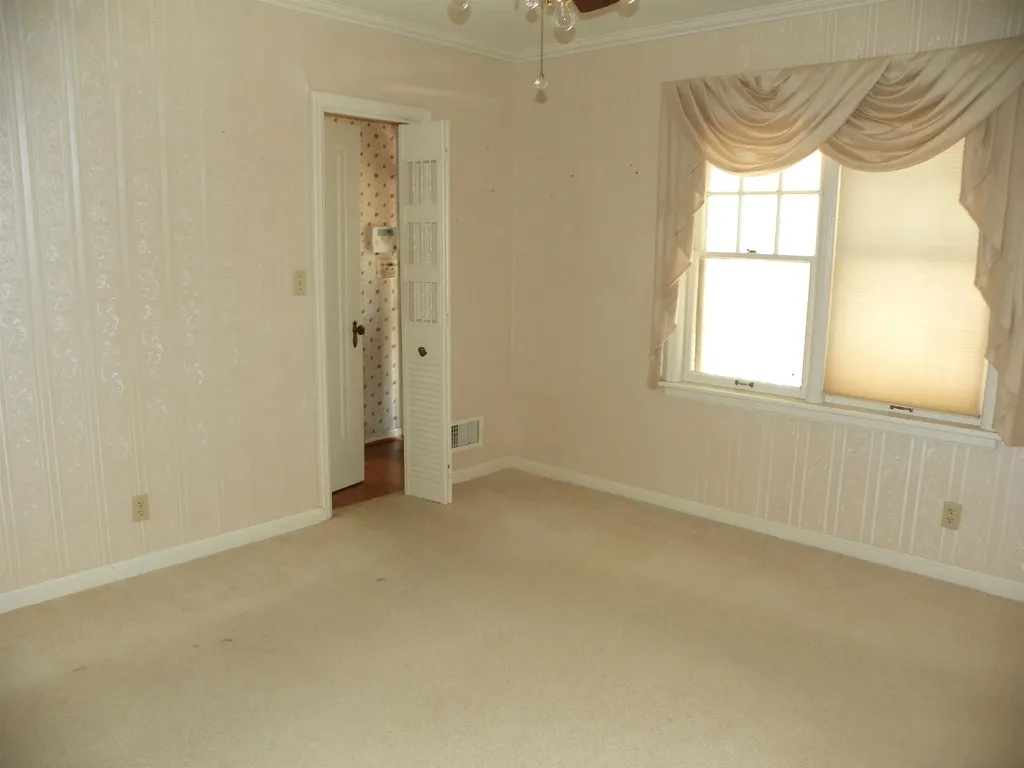 207 N Parkwood Lane Wichita KS 67208-4144