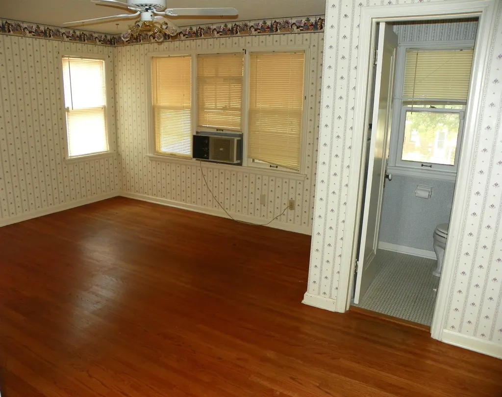 207 N Parkwood Lane Wichita KS 67208-4144
