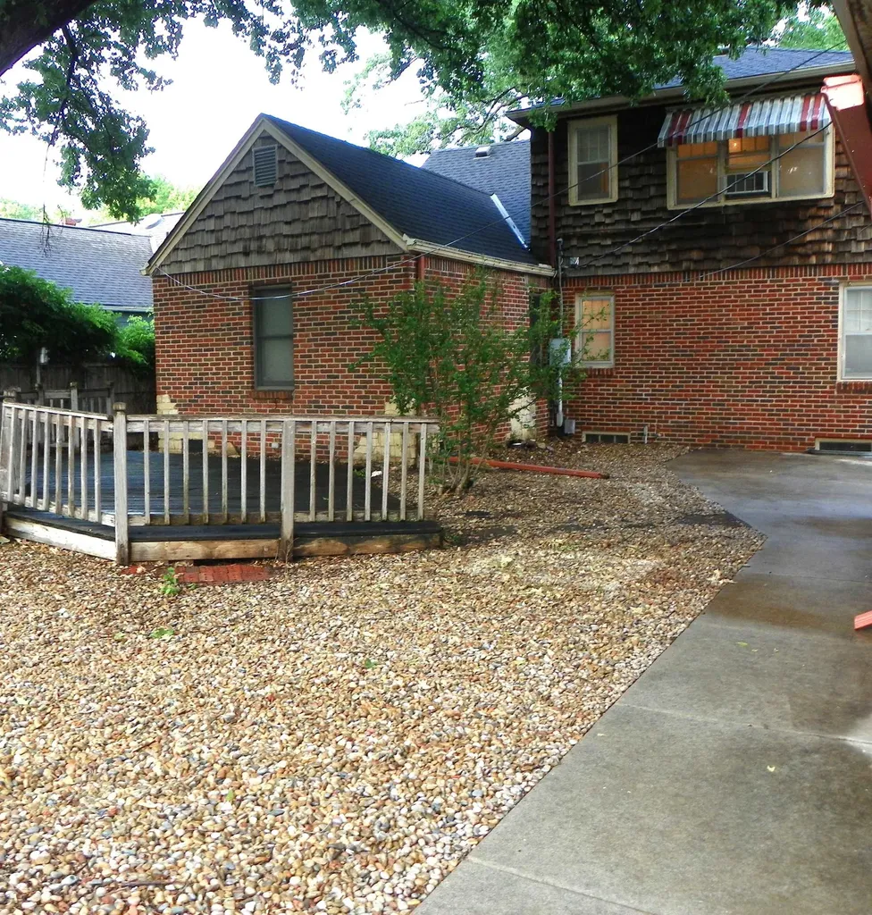 207 N Parkwood Lane Wichita KS 67208-4144