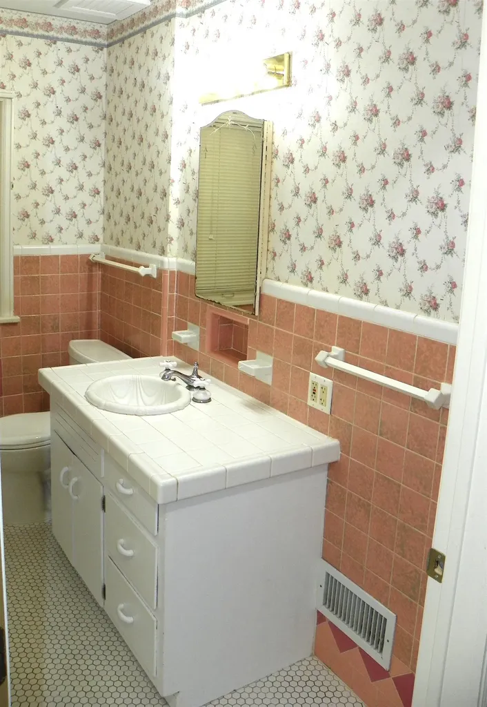 207 N Parkwood Lane Wichita KS 67208-4144