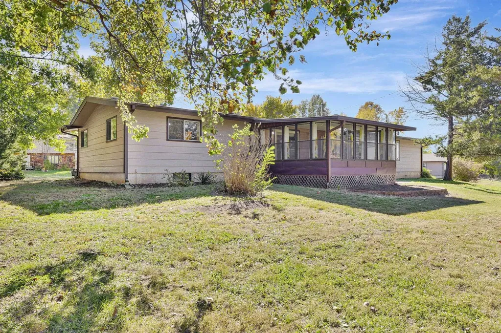 240 Warren El Dorado KS 67042