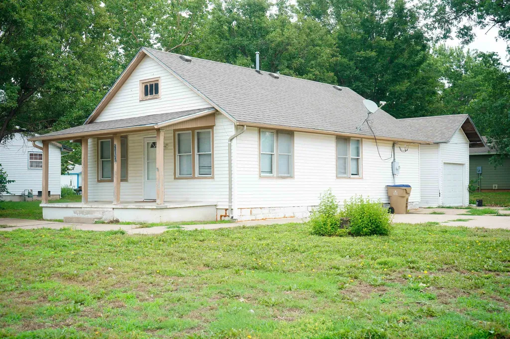 302 N King Street Mount Hope KS 67108-9596