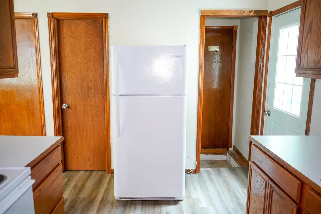 302 N King Street Mount Hope KS 67108-9596