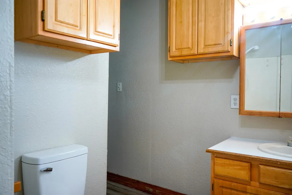 302 N King Street Mount Hope KS 67108-9596