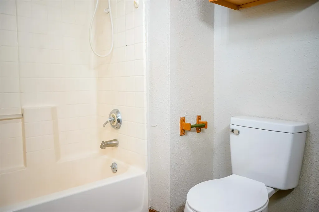 302 N King Street Mount Hope KS 67108-9596