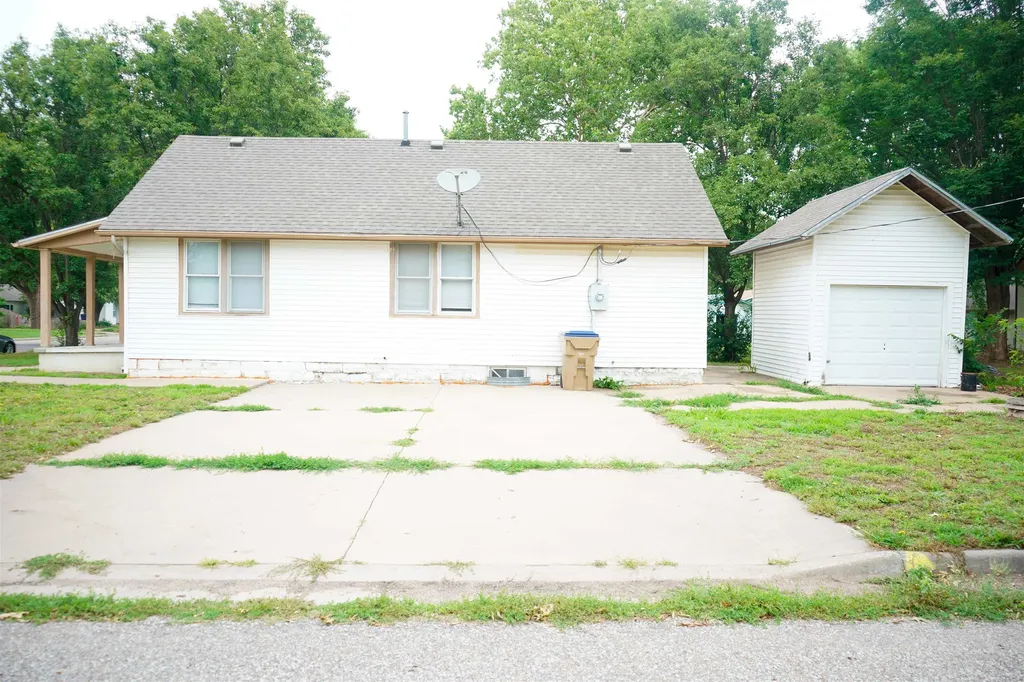 302 N King Street Mount Hope KS 67108-9596