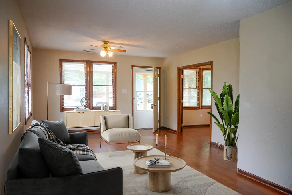 302 N King Street Mount Hope KS 67108-9596
