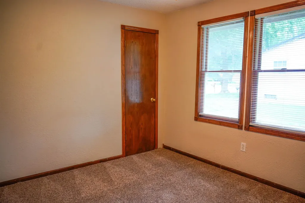 302 N King Street Mount Hope KS 67108-9596