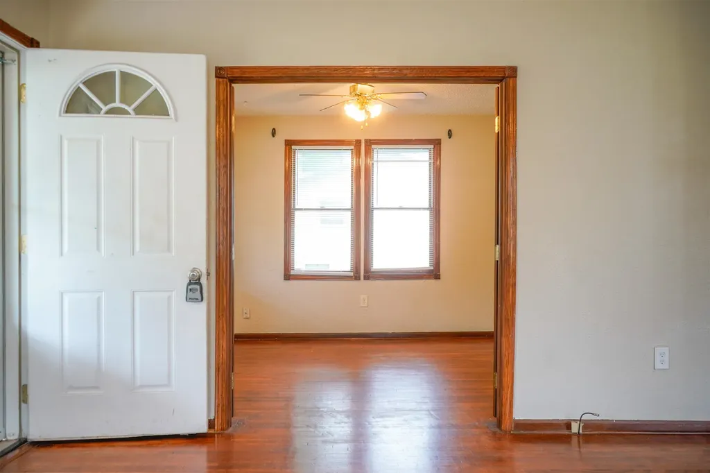 302 N King Street Mount Hope KS 67108-9596