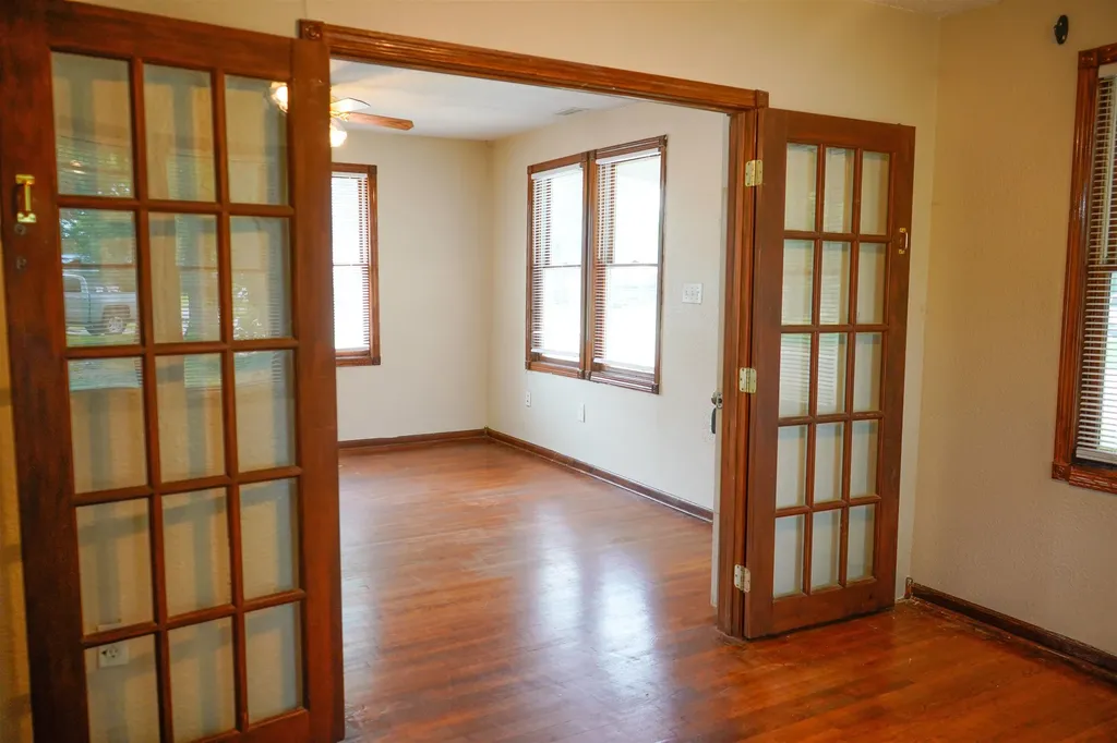 302 N King Street Mount Hope KS 67108-9596