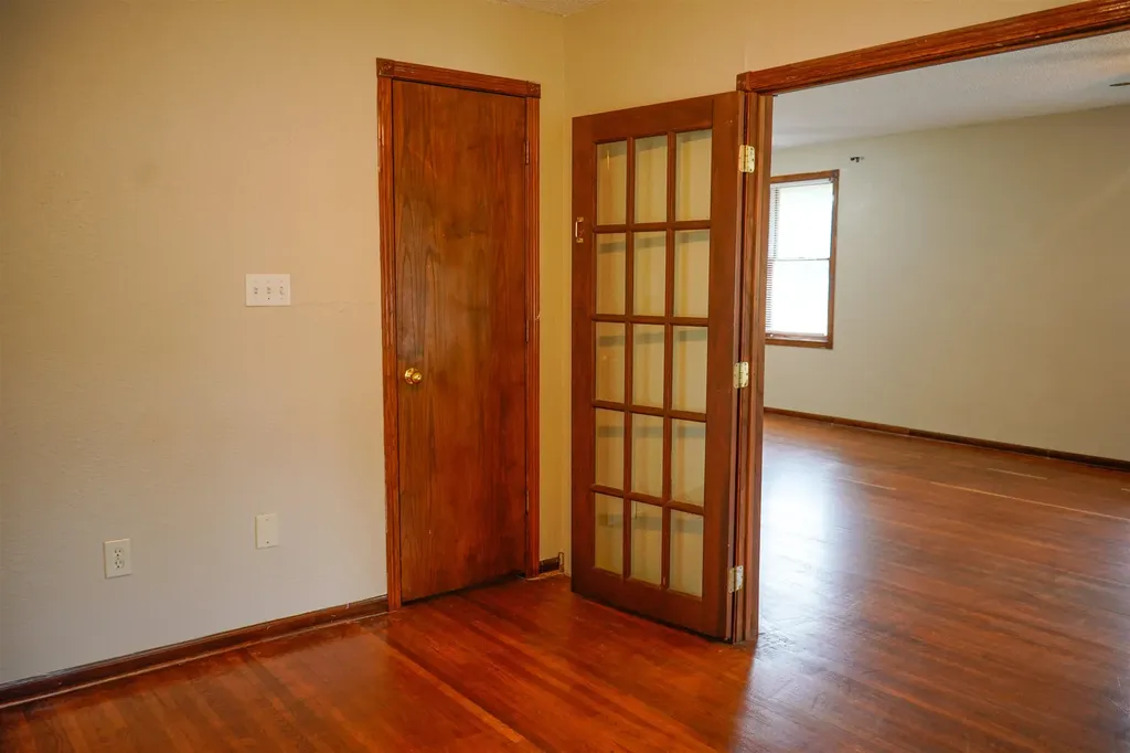 302 N King Street Mount Hope KS 67108-9596