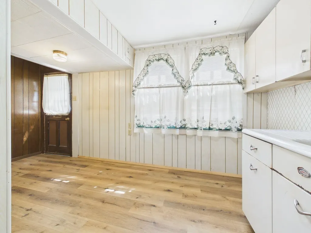 1040 S Pershing Wichita KS 67218