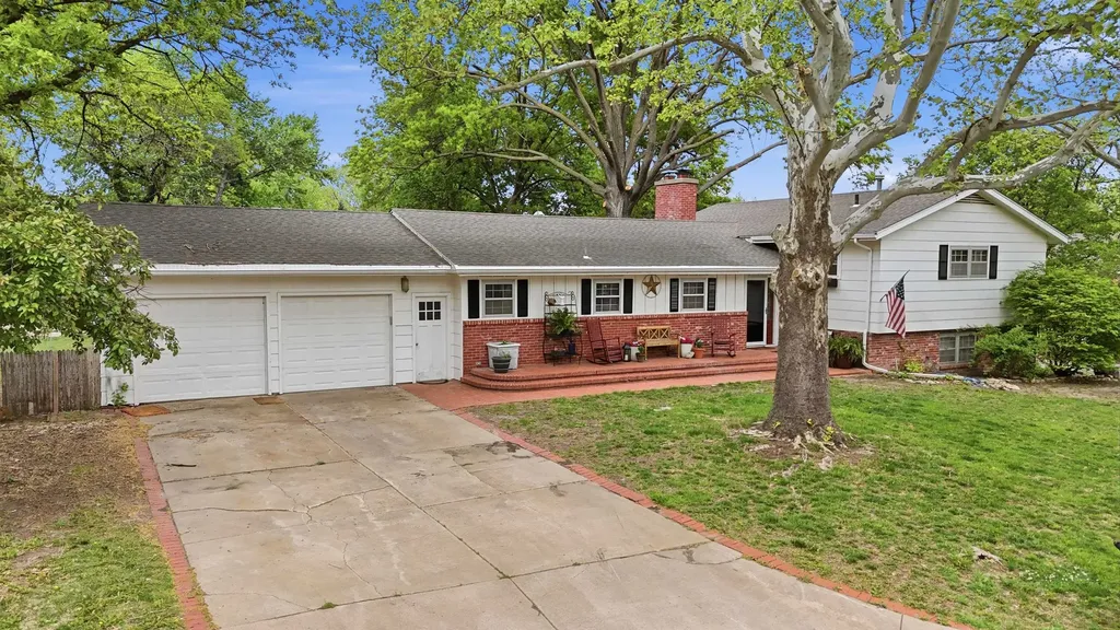 608 W 8th Newton KS 67114