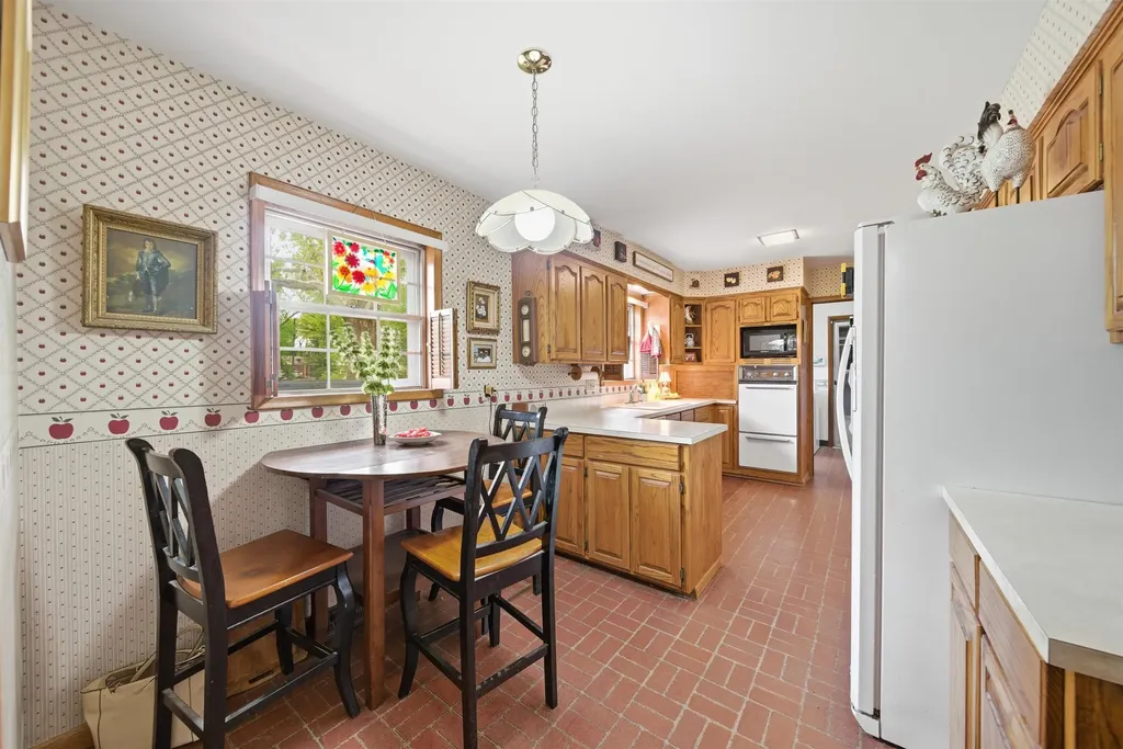 608 W 8th Newton KS 67114