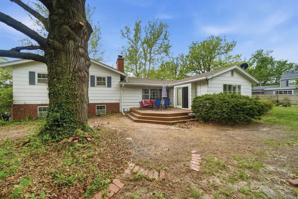 608 W 8th Newton KS 67114
