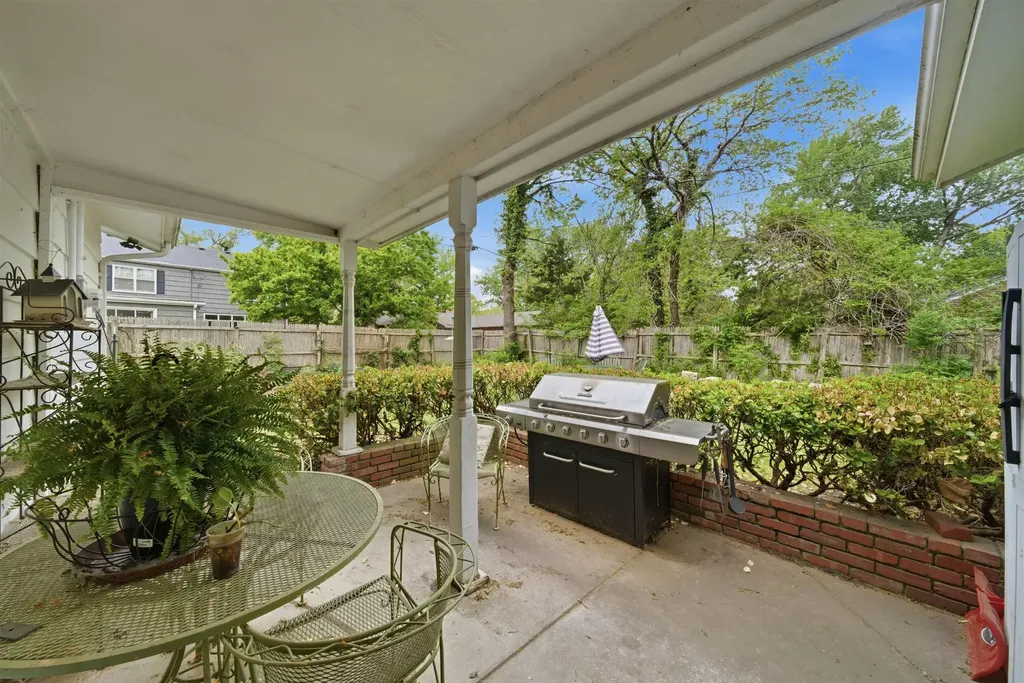 608 W 8th Newton KS 67114