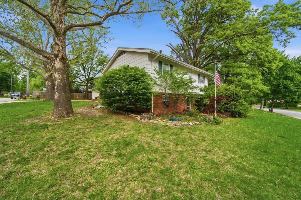 608 W 8th Newton KS 67114