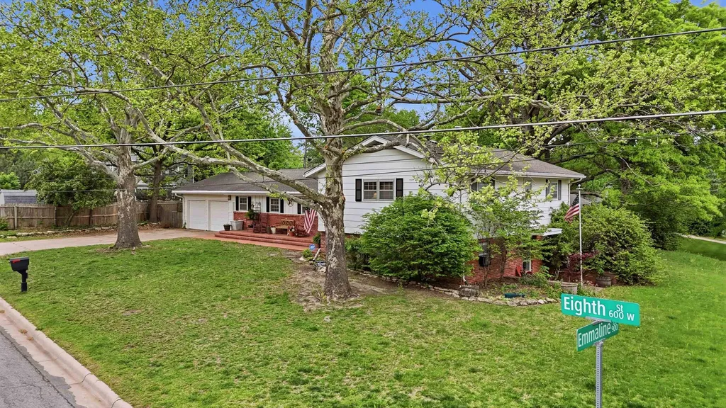608 W 8th Newton KS 67114