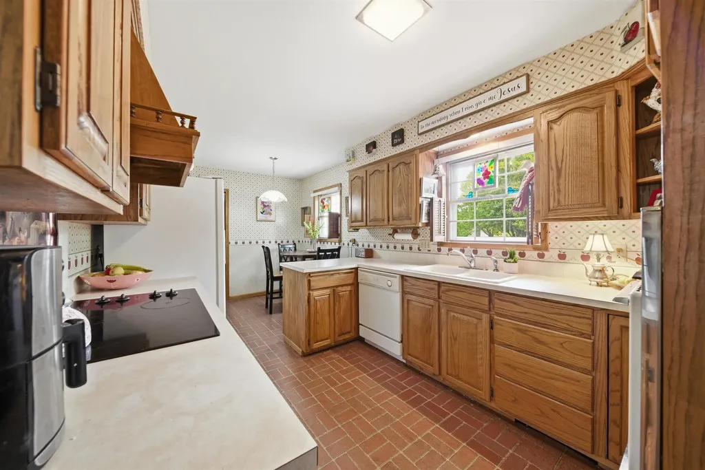 608 W 8th Newton KS 67114