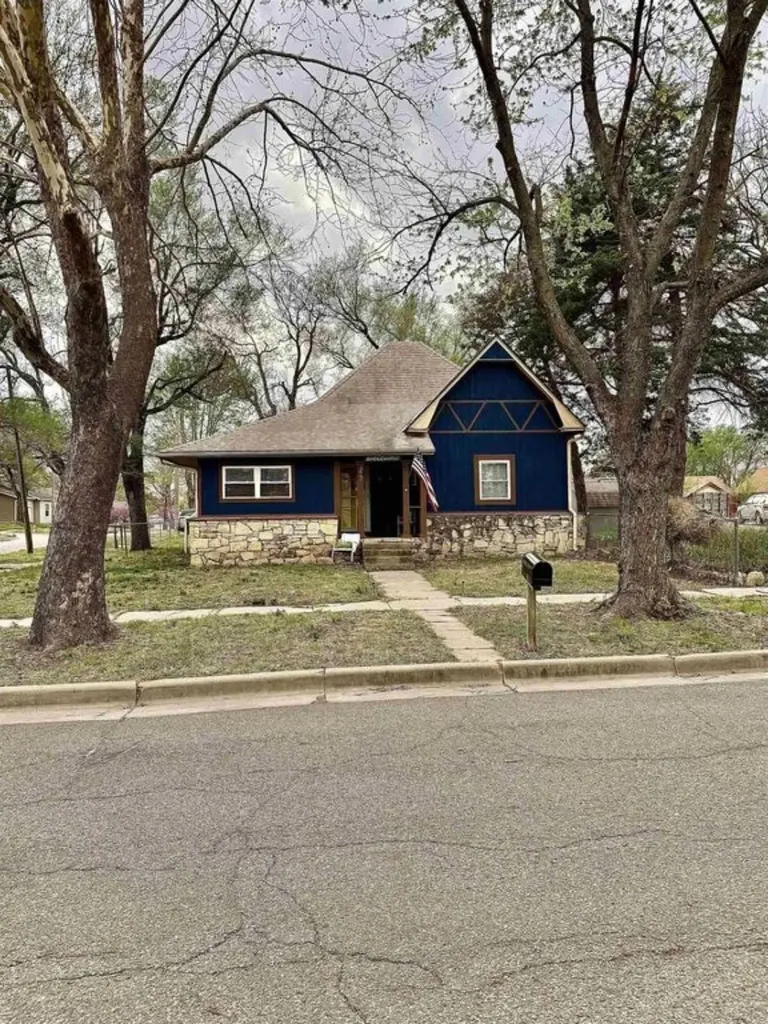 327 Houston Street Winfield KS 67156