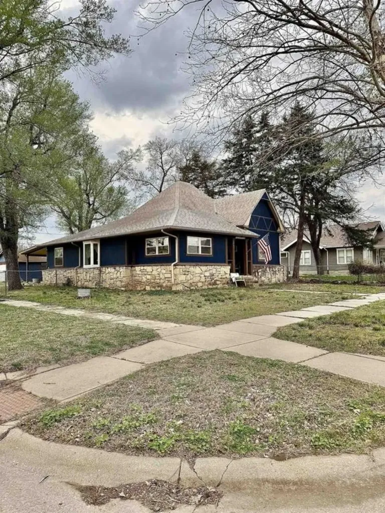 327 Houston Street Winfield KS 67156