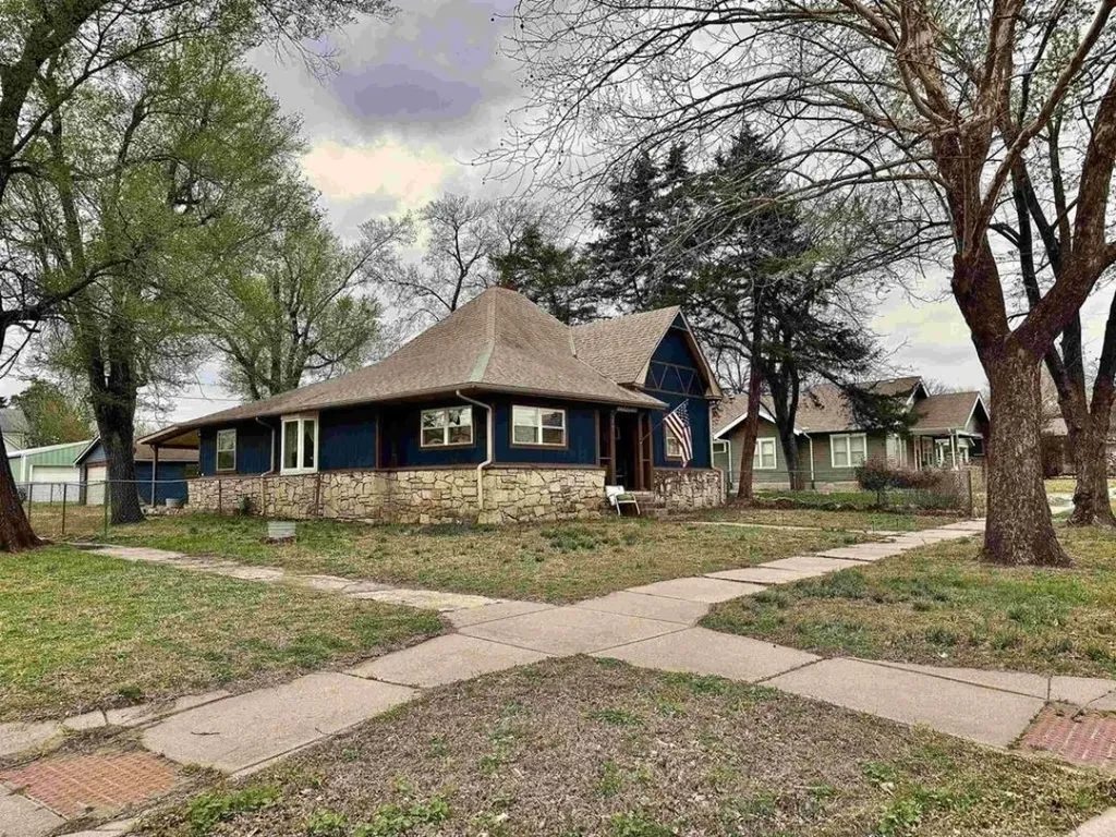 327 Houston Street Winfield KS 67156