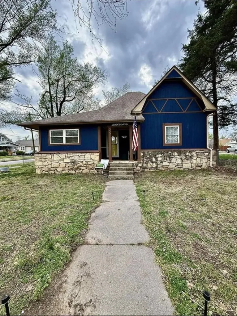 327 Houston Street Winfield KS 67156