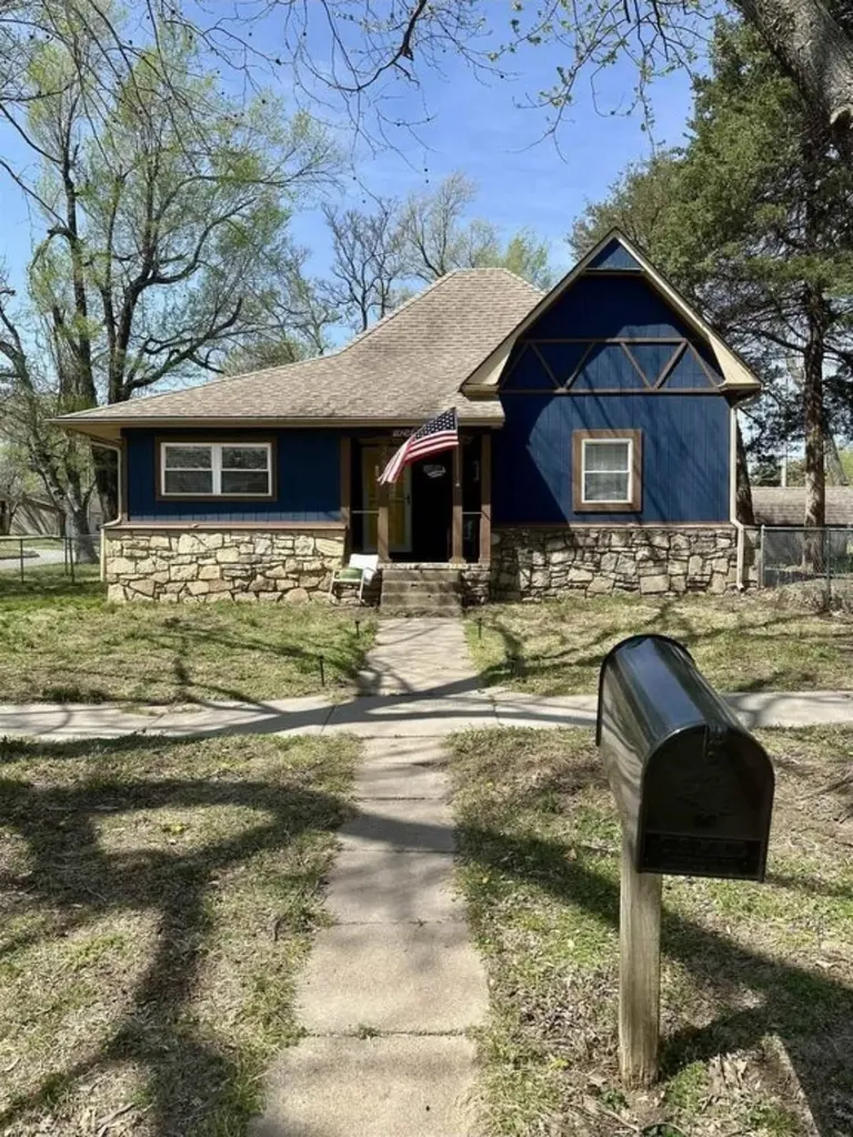 327 Houston Street Winfield KS 67156