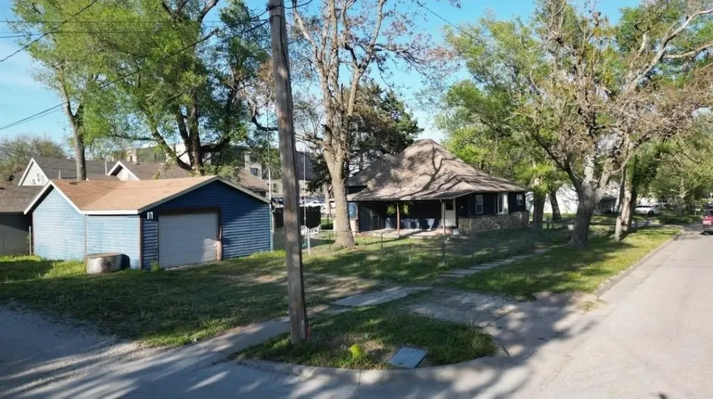 327 Houston Street Winfield KS 67156