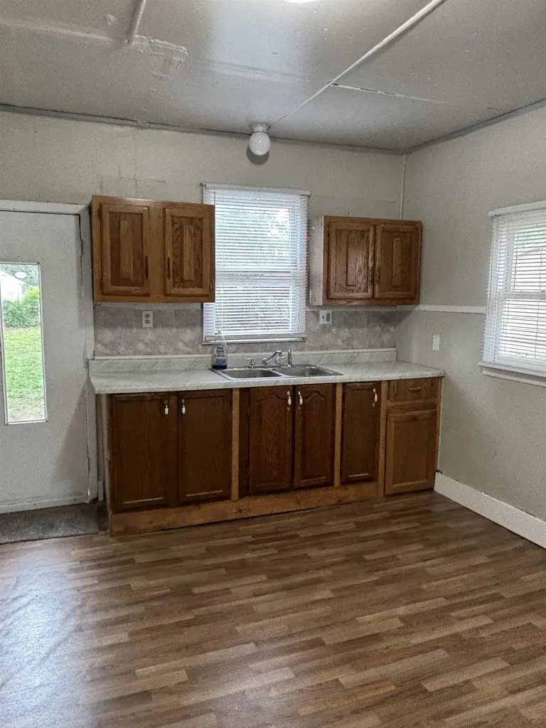 120 W 6th Avenue Hutchinson KS 67501