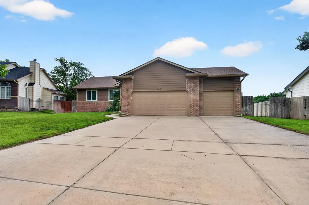 122 N Mount Carmel Wichita KS 67203