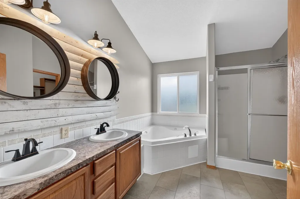 122 N Mount Carmel Wichita KS 67203