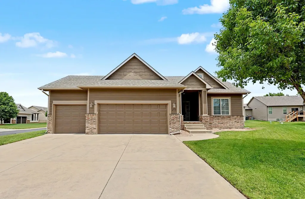 933 W Threewood Andover KS 67002